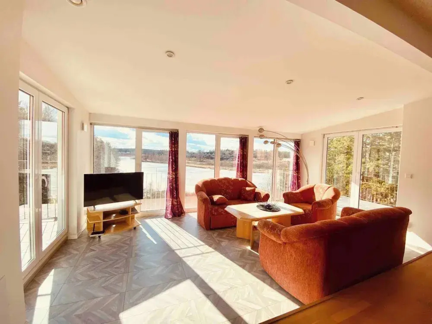 Bjurvik's Villa - Flat 3 - Business Customers Only