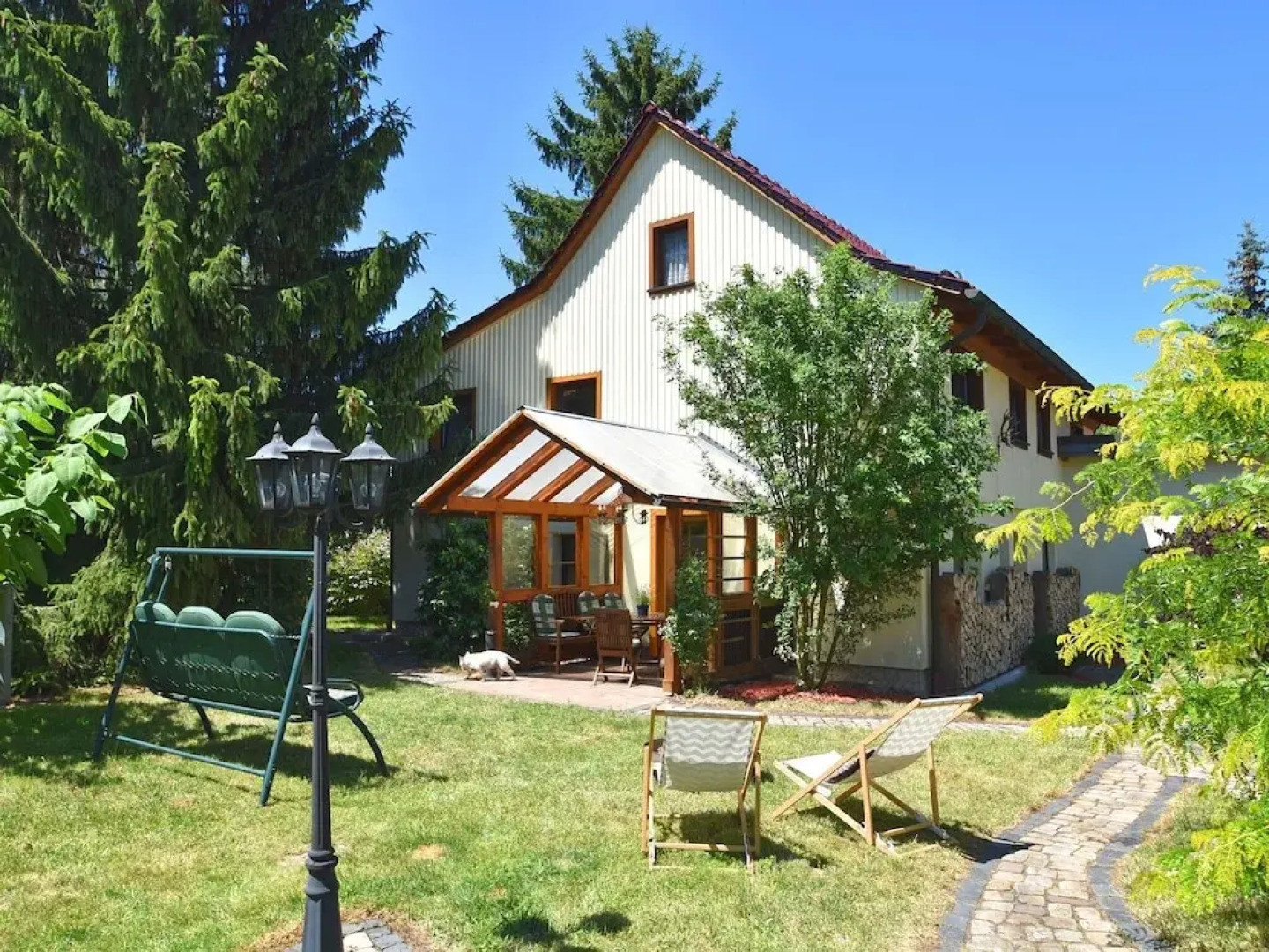 Vintage Hoilday Home in Leina with Pond