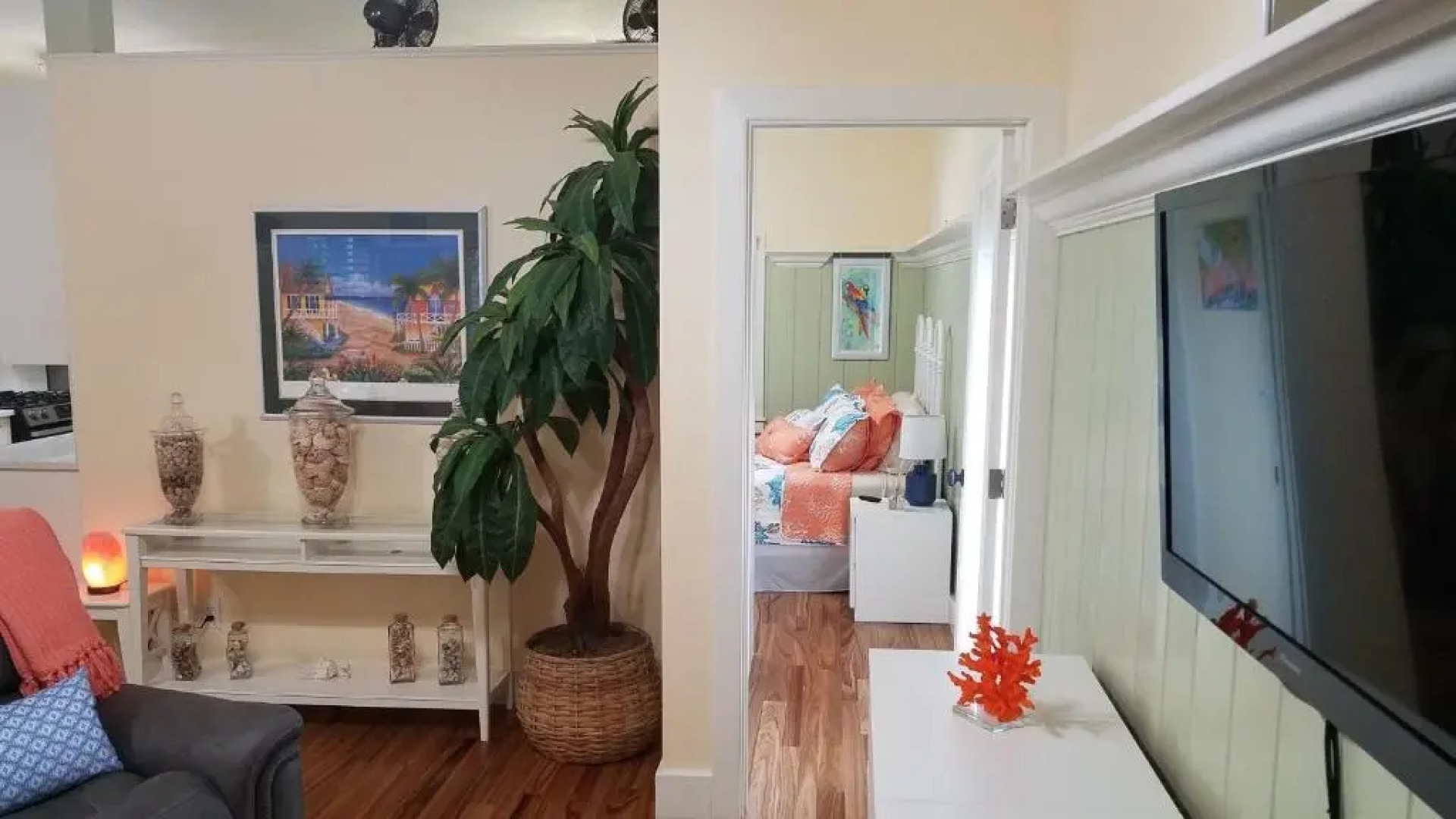 Downtown Whimsical Zen Paradise Pool, Tiki Bar, 2 Blks From Atlantic Ave Delray