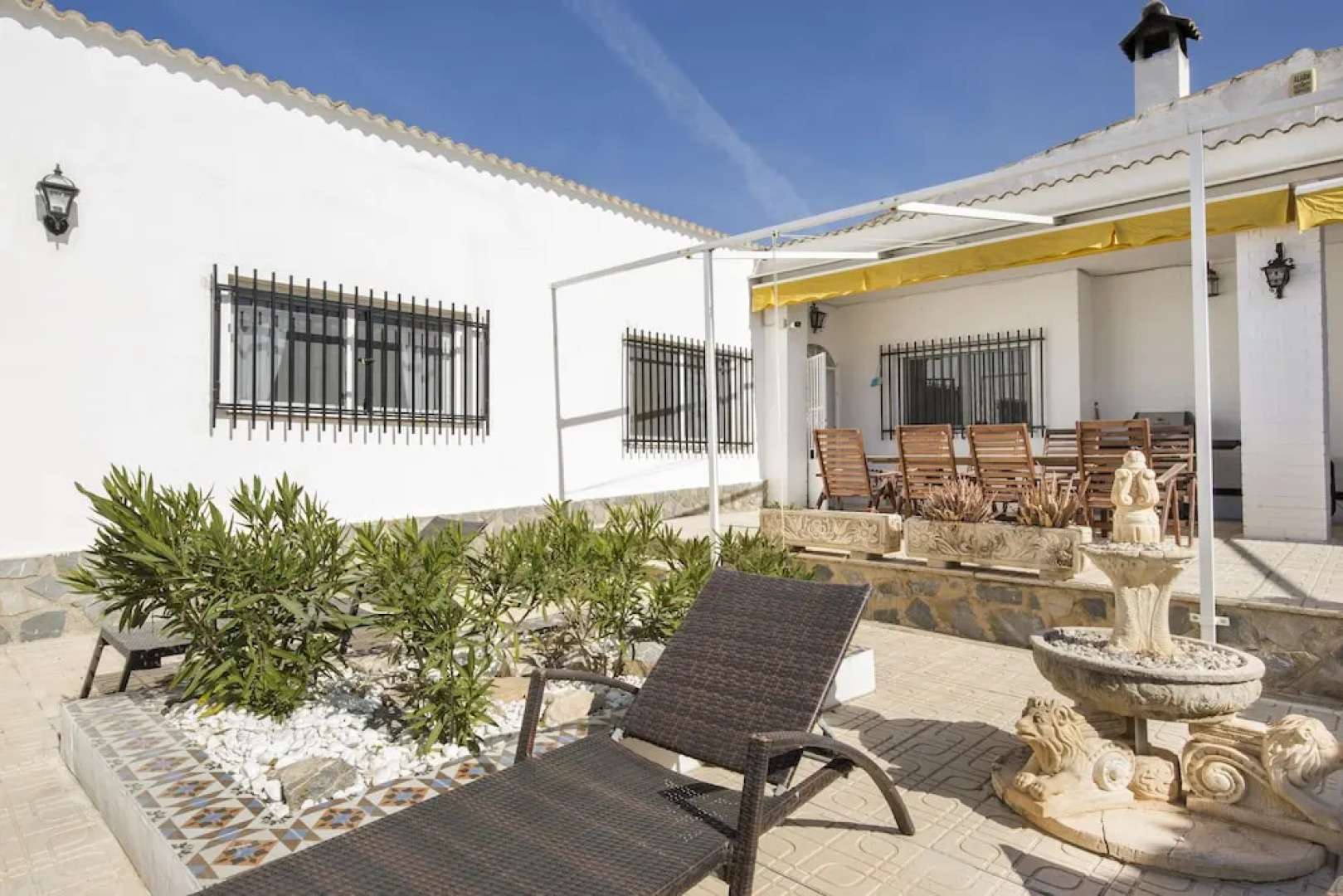 Remarkable 5-bed Villa in Fortuna