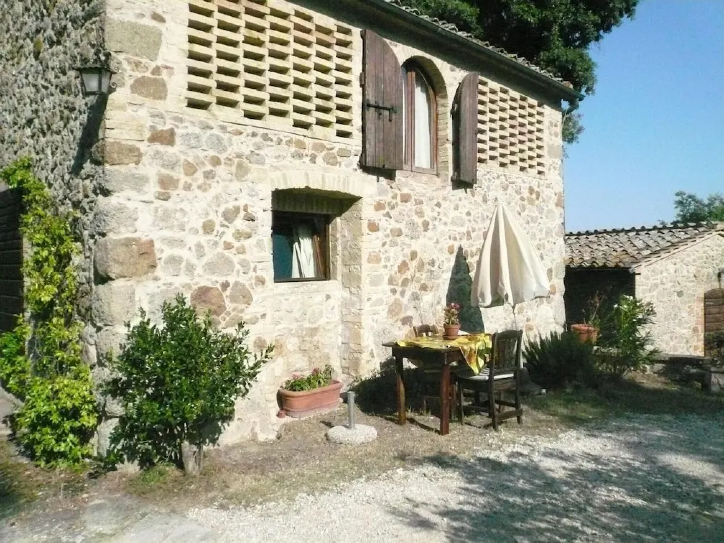 House With one Bedroom in Mensano, With Pool Access, Furnished Terrace