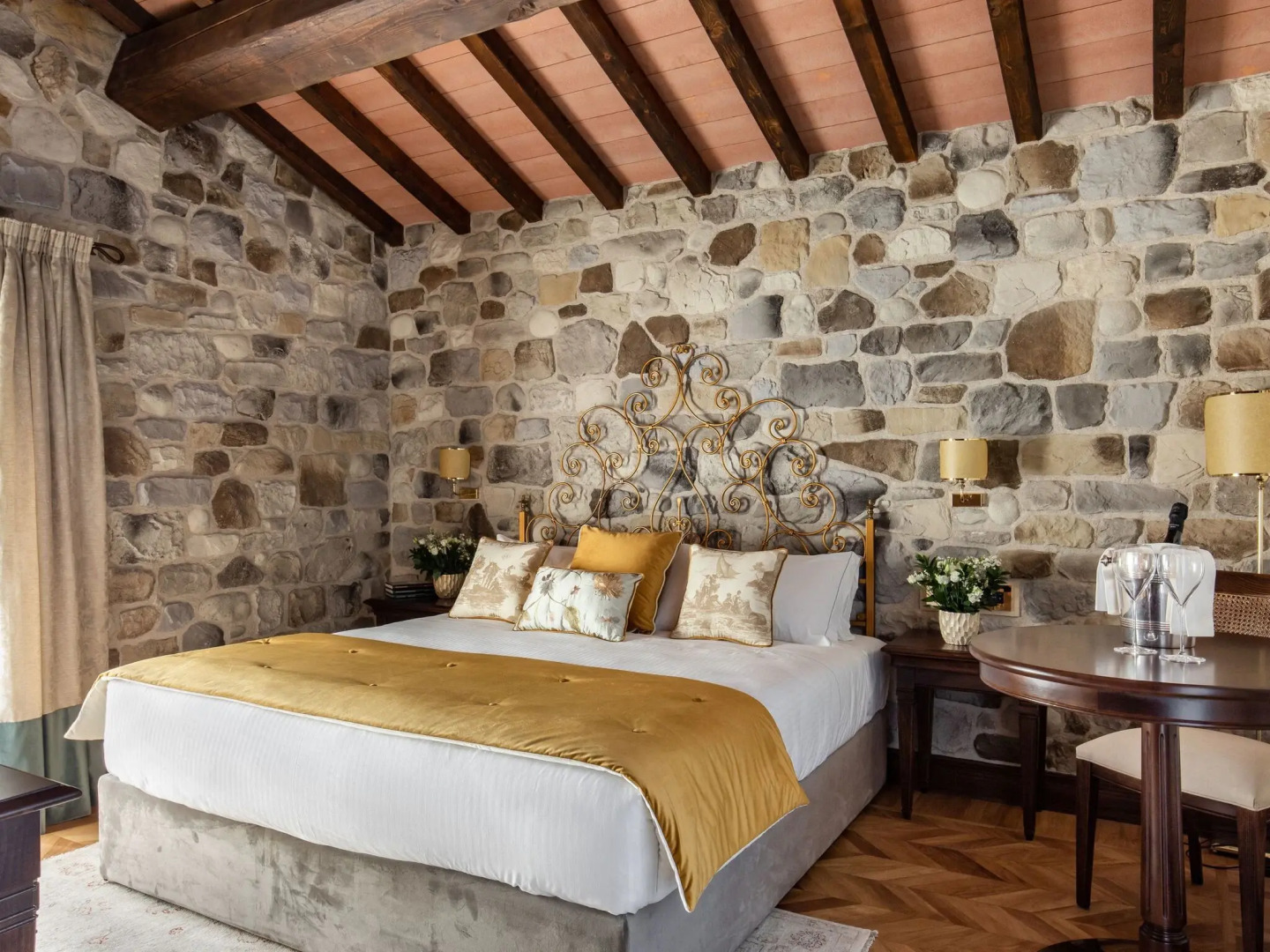 Snug Holiday Home in Castel San Pietro Terme With hot tub