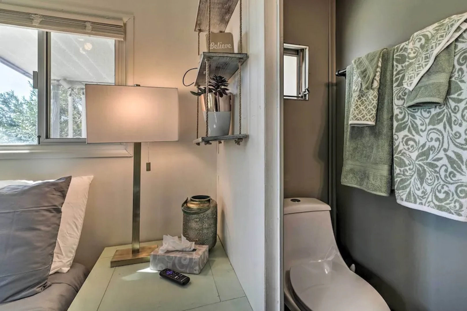 < 1 Mi to Lake Havasu: Pet-friendly Home