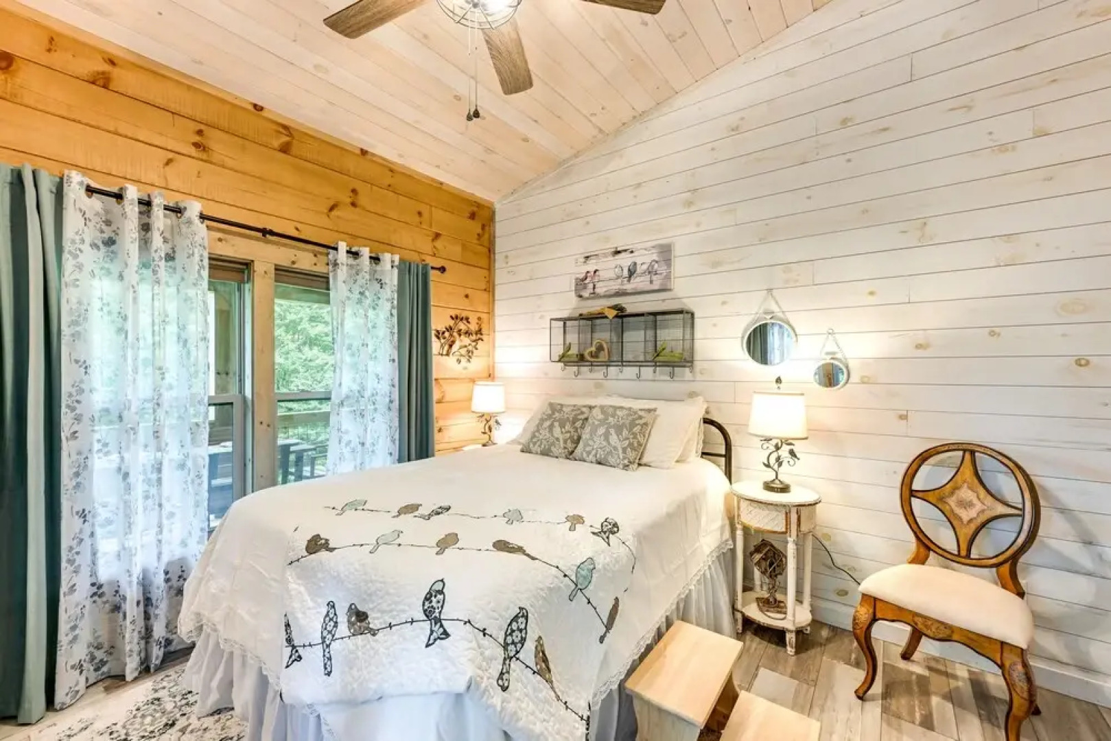 Cullowhee Cabin w/ Hot Tub, 3 Mi to Lake Glenville