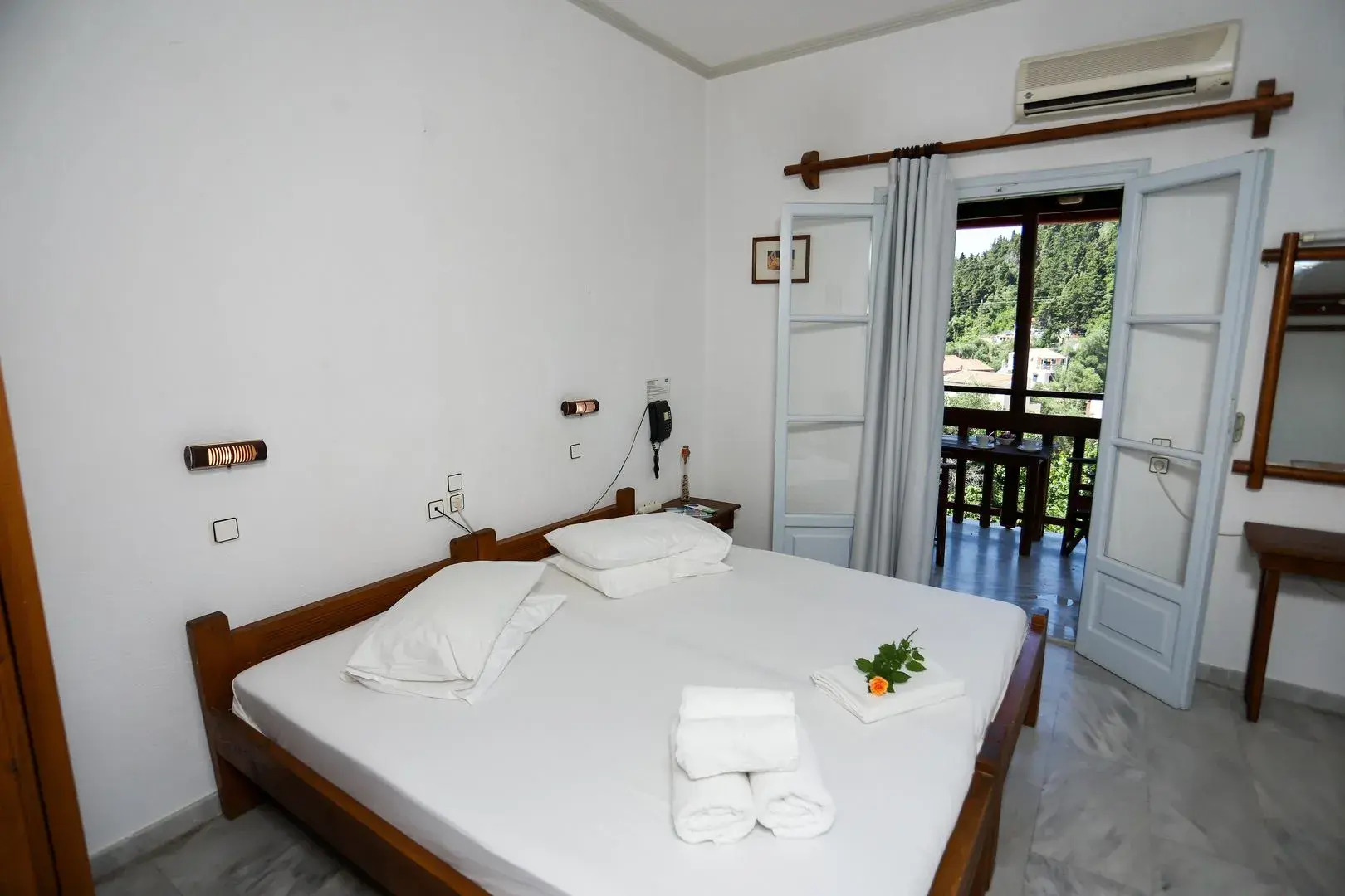 Bastas Hotel & Studios