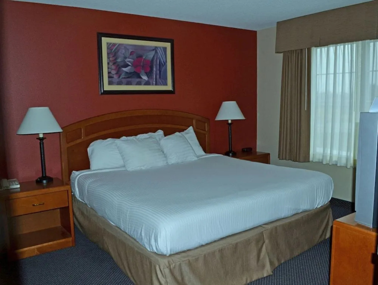 Paola Inn and Suites