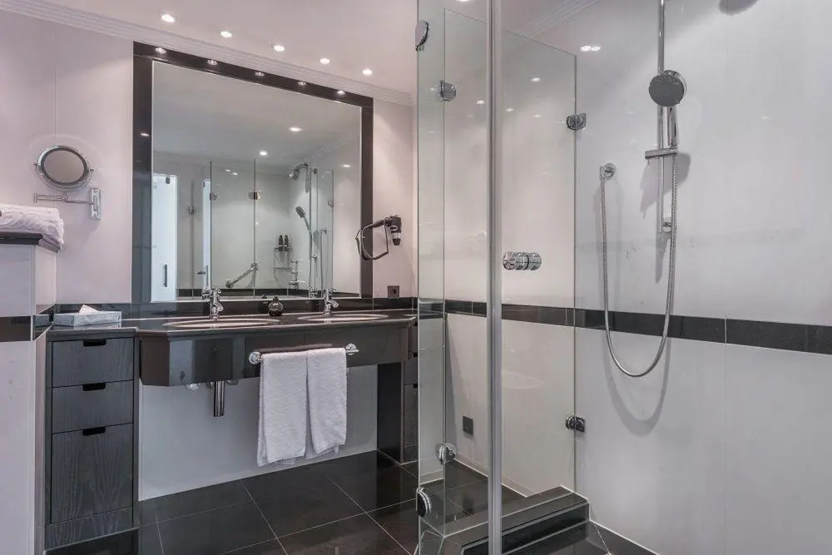 Healthouse Apartments