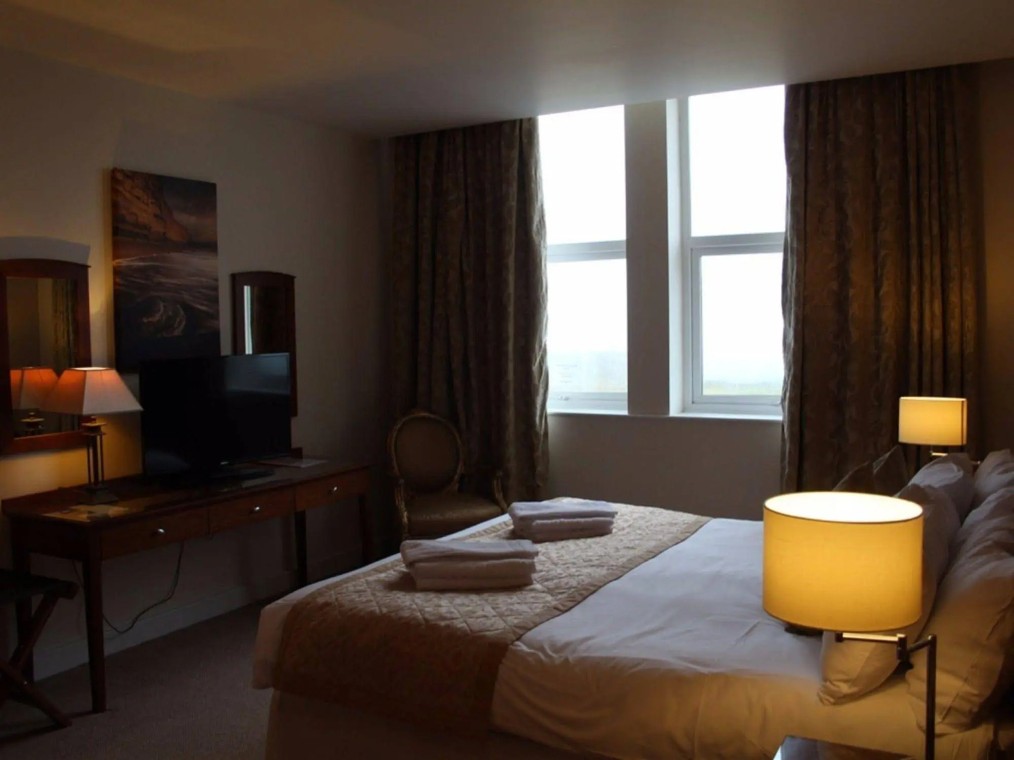 Admiralty Hotel & Restaurant