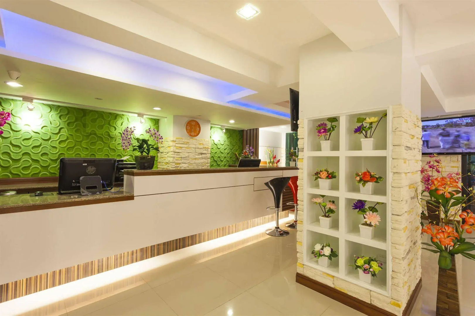 Patong Max Value Hotel