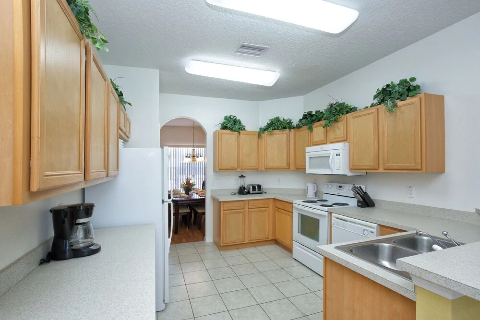 Magnificent Large Home w Pool and Spa