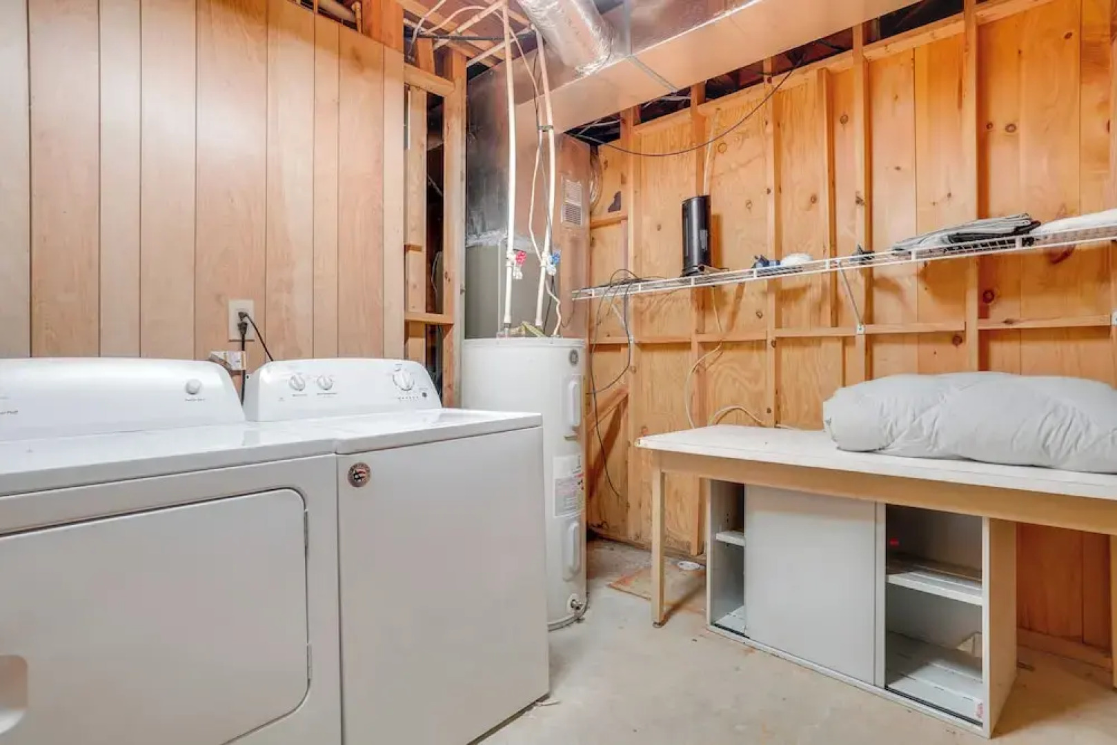 Private Hot Tub & Game Room: Cleveland Getaway