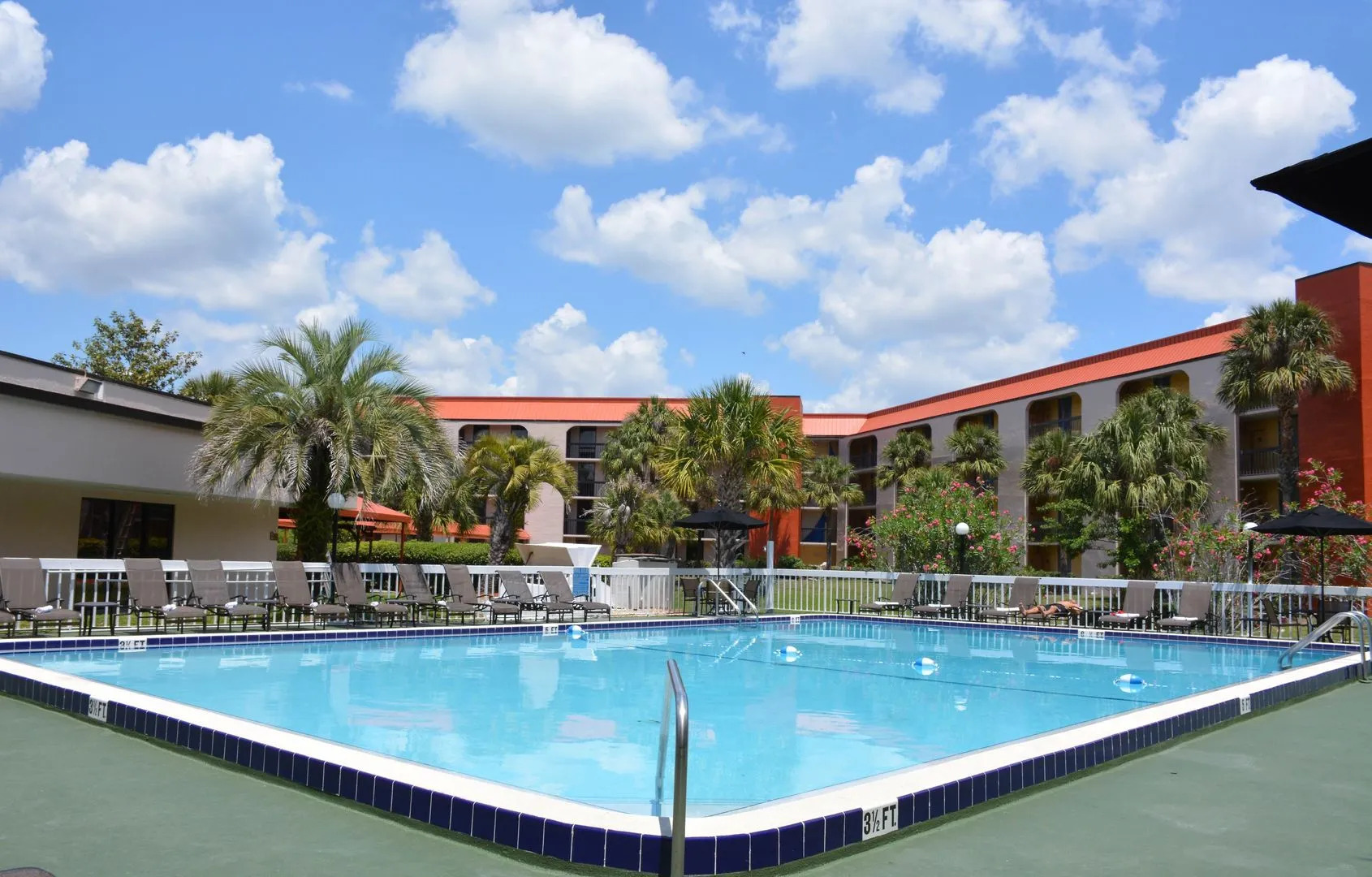 Grand Hotel Orlando at Universal Blvd - Shuttle to Theme Parks