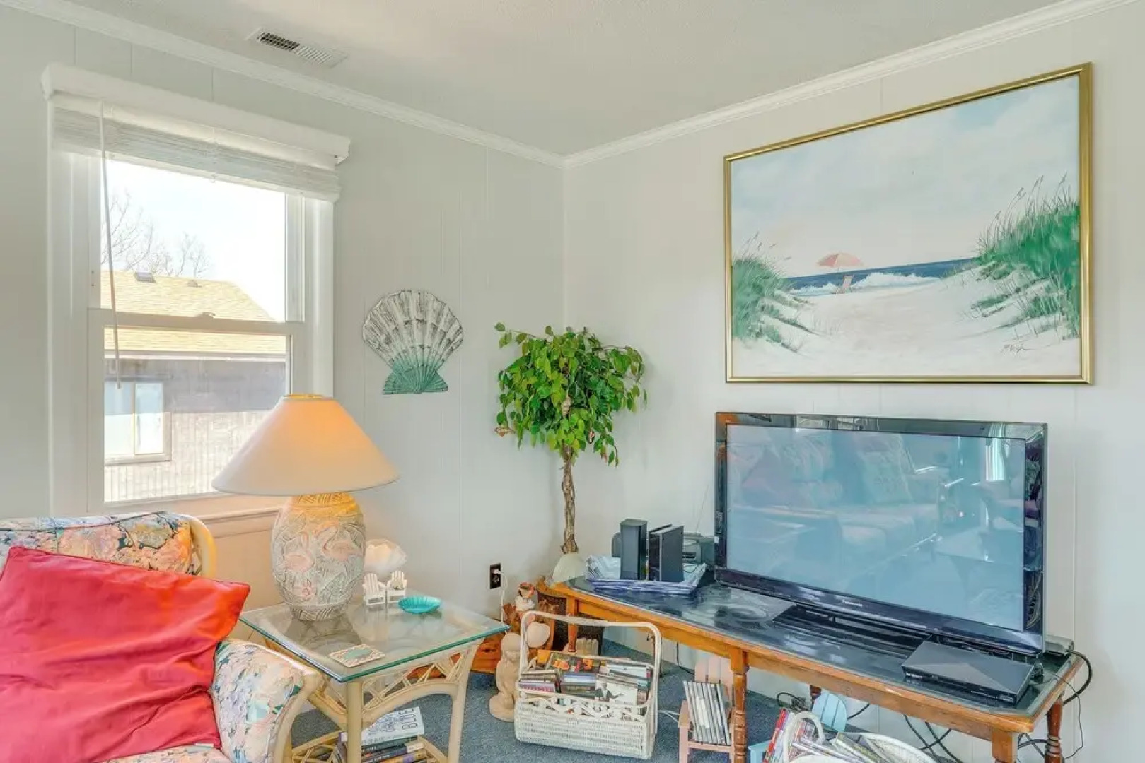 1 Mi to Avalon Pier: Charming Coastal Cottage!