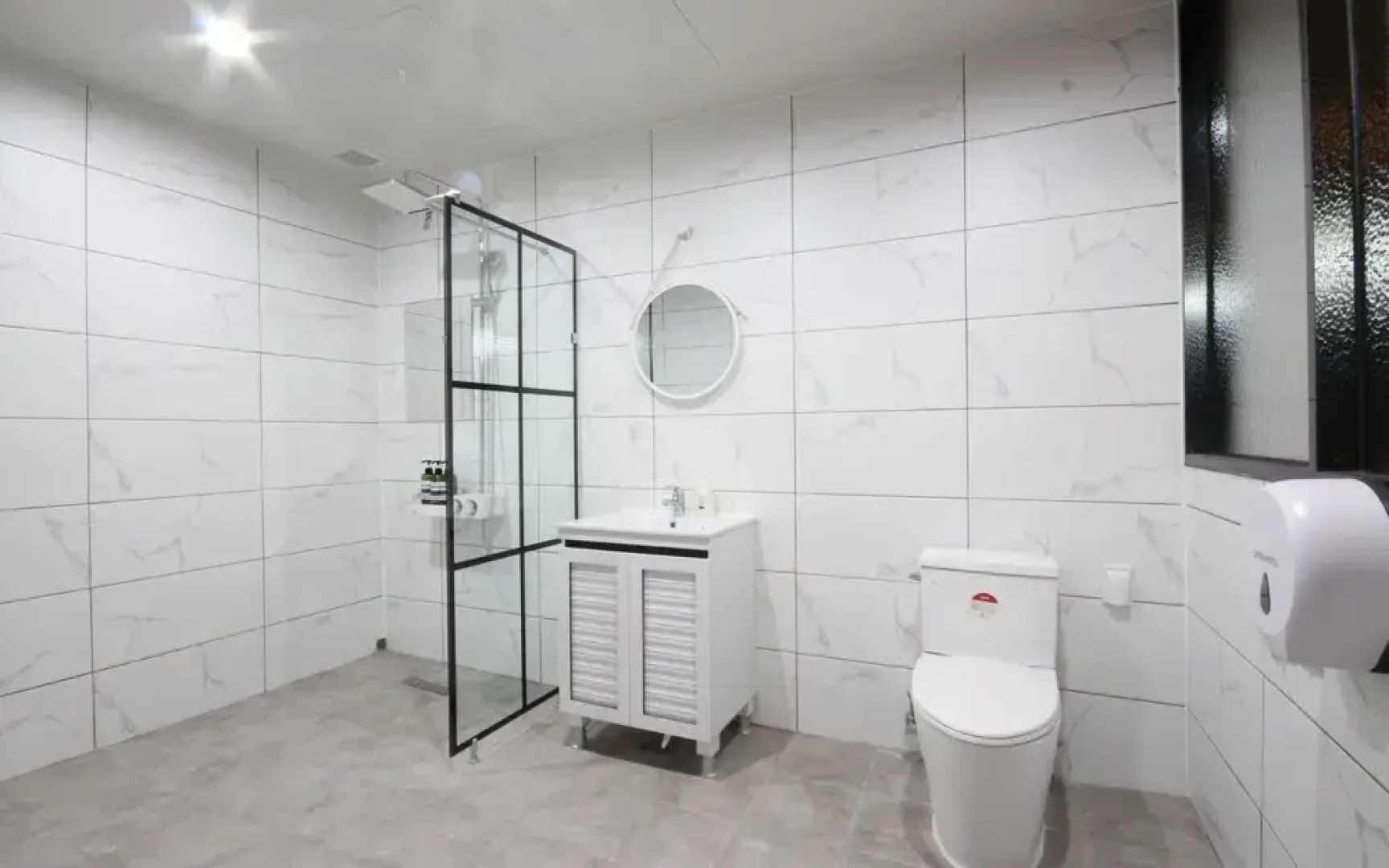 Yeongduk Six Hotel