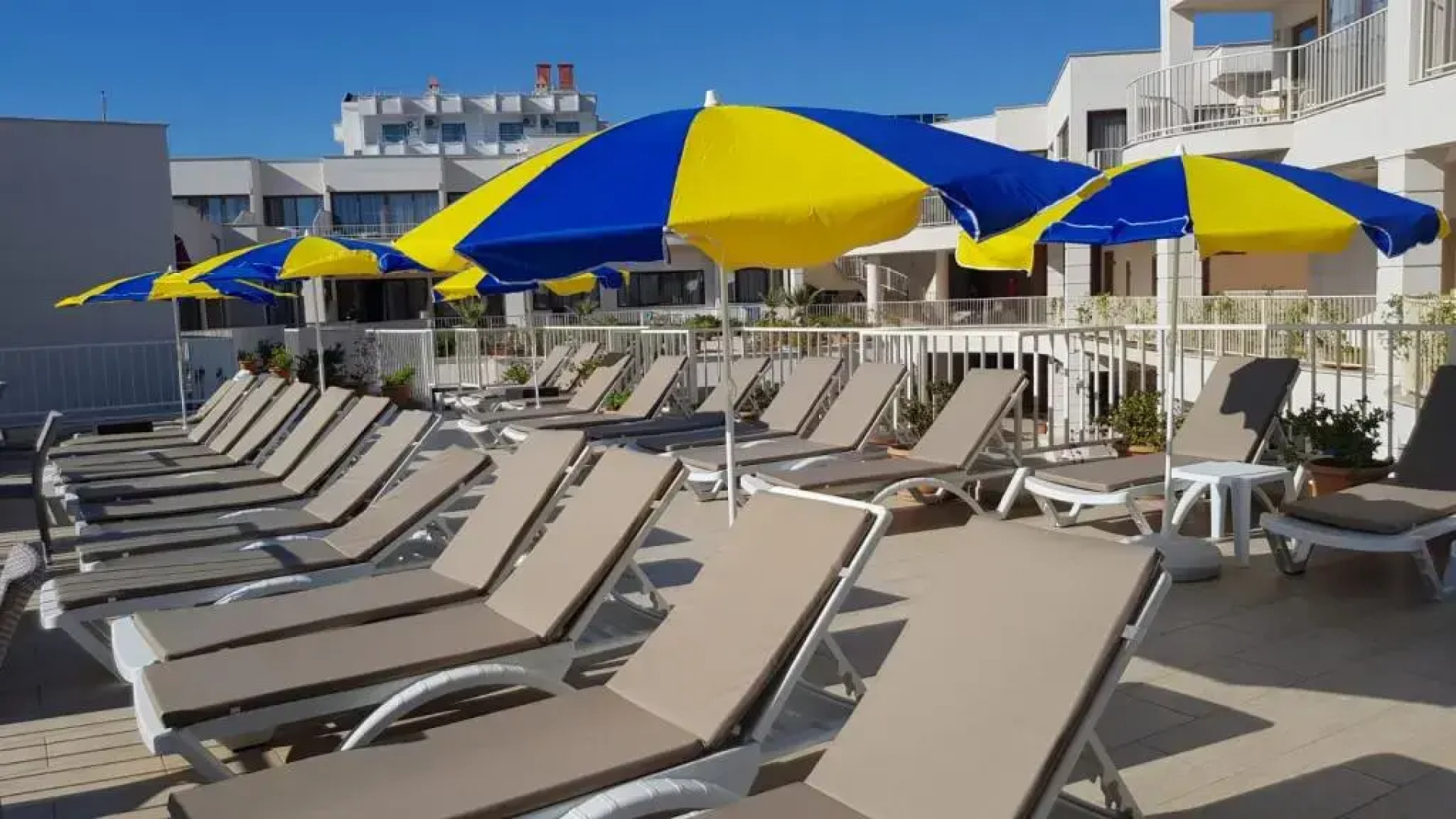 Ladies Beach Suit Otel