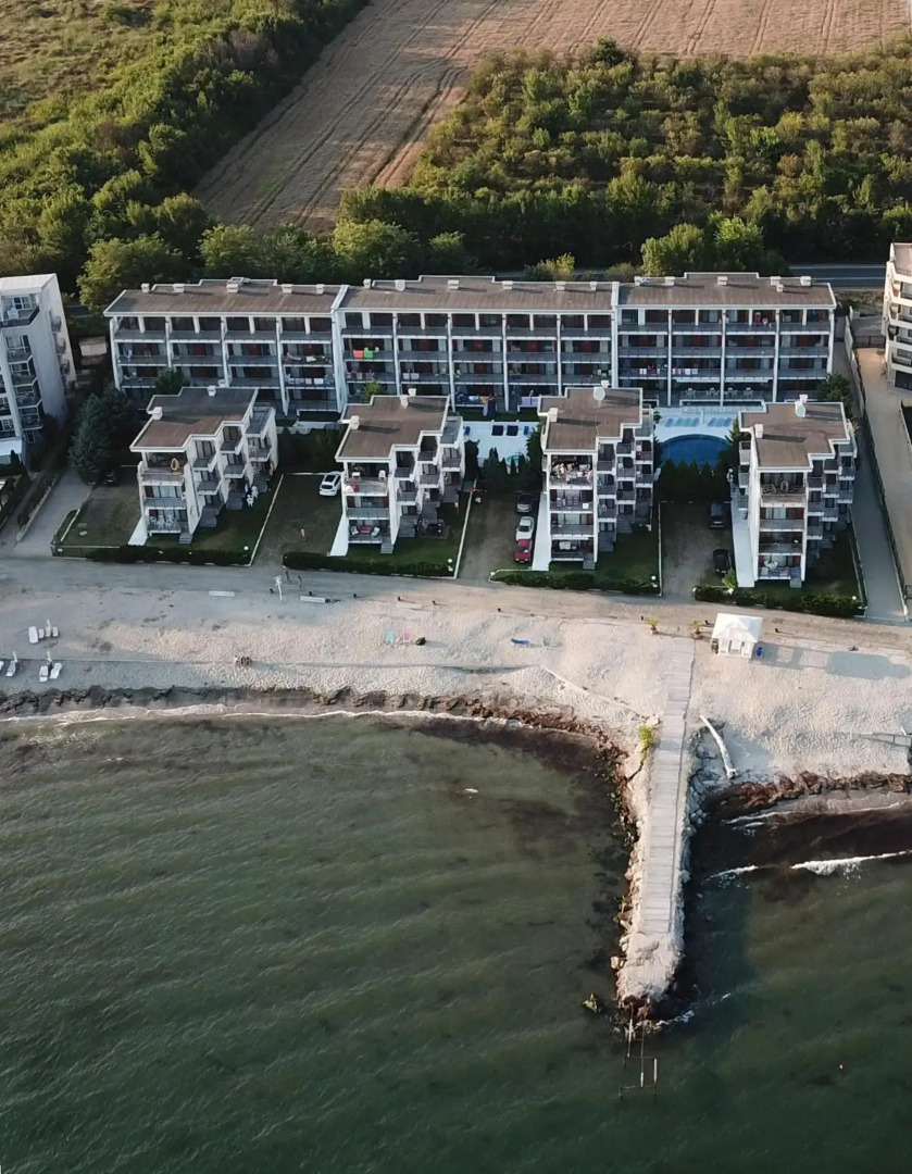 White Sails Apartments