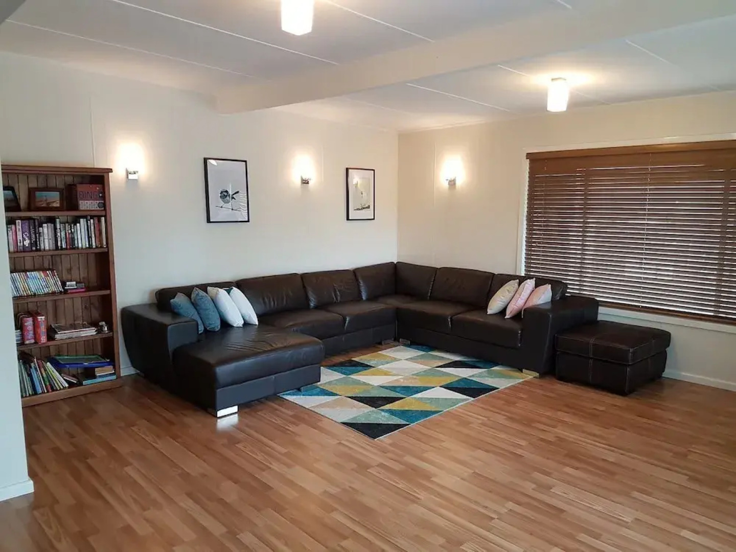 53 Honeysuckle in Silverleaves