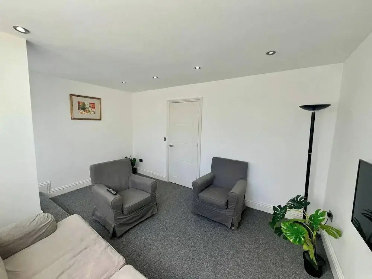 Spacious 4-bed House - Sleeps 11, Garden & Parking