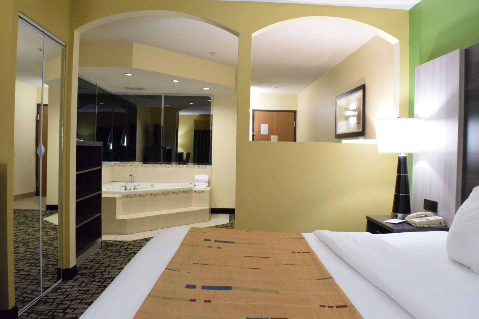 Best Western Crown Inn & Suites