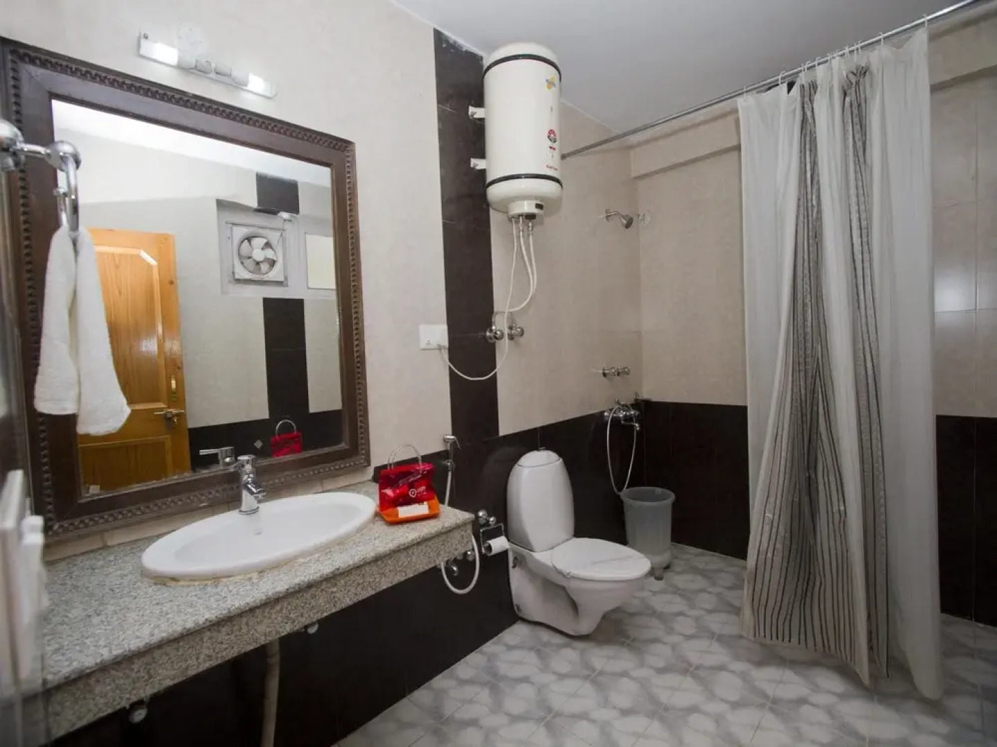OYO 1638 Hotel A Star Regency