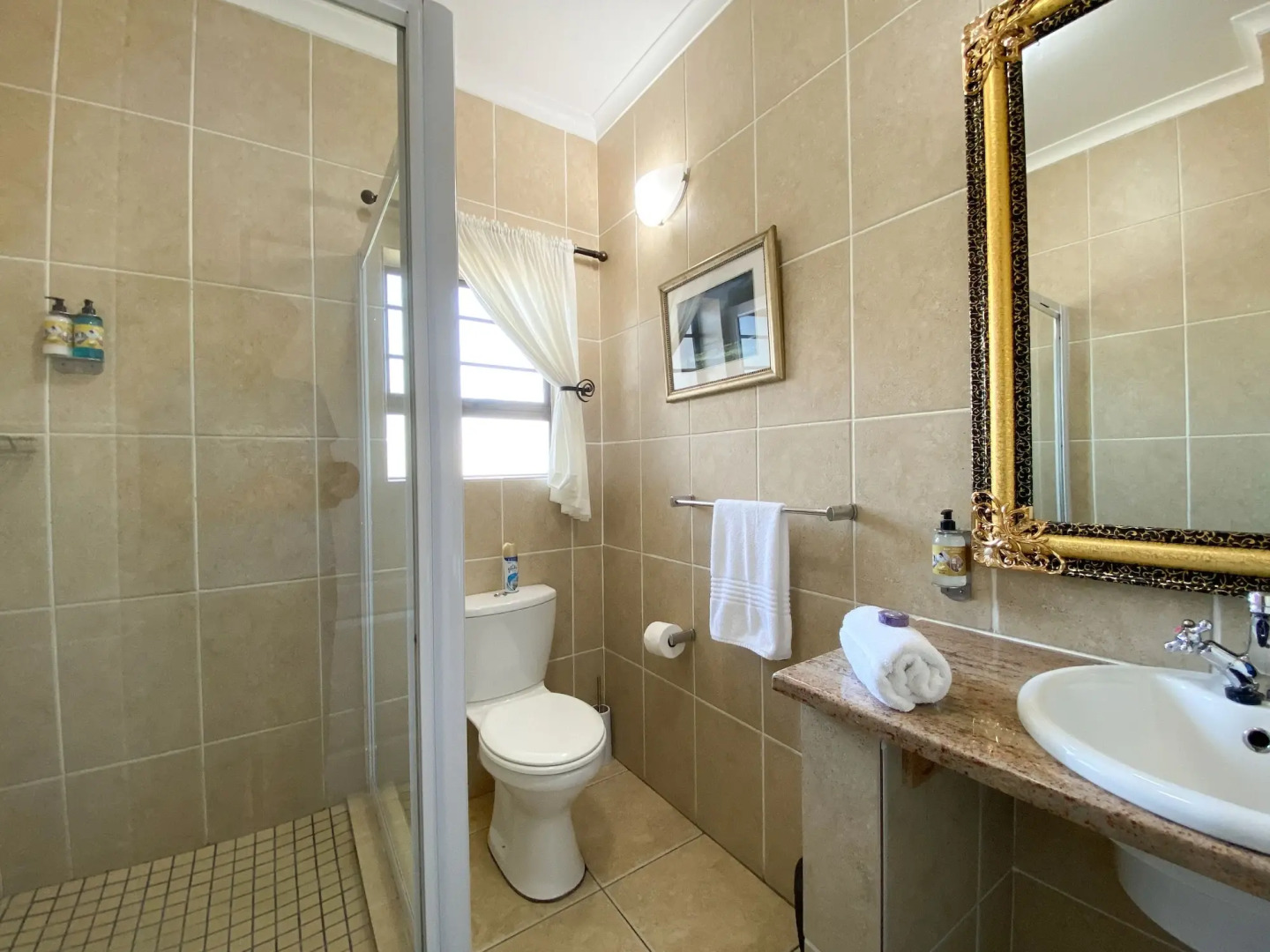 Bar T Nique Guest House