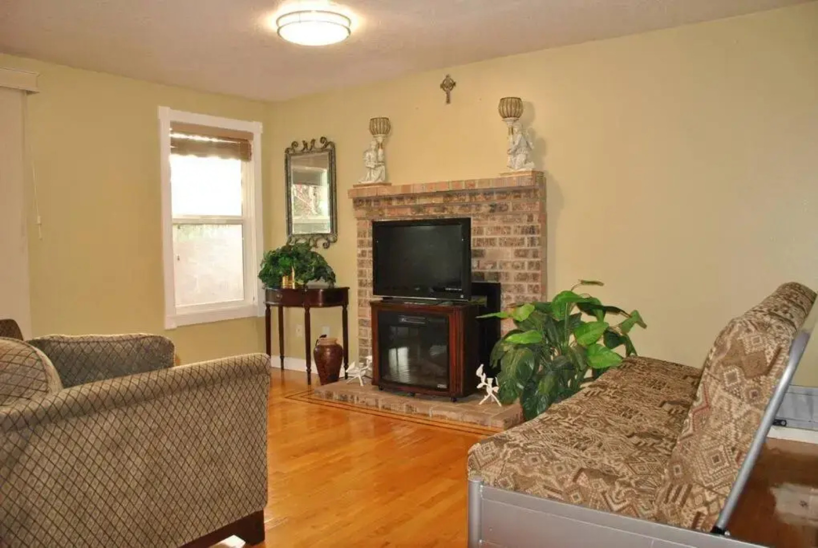 Huge Bdrms on main-Charming vacation home for 19