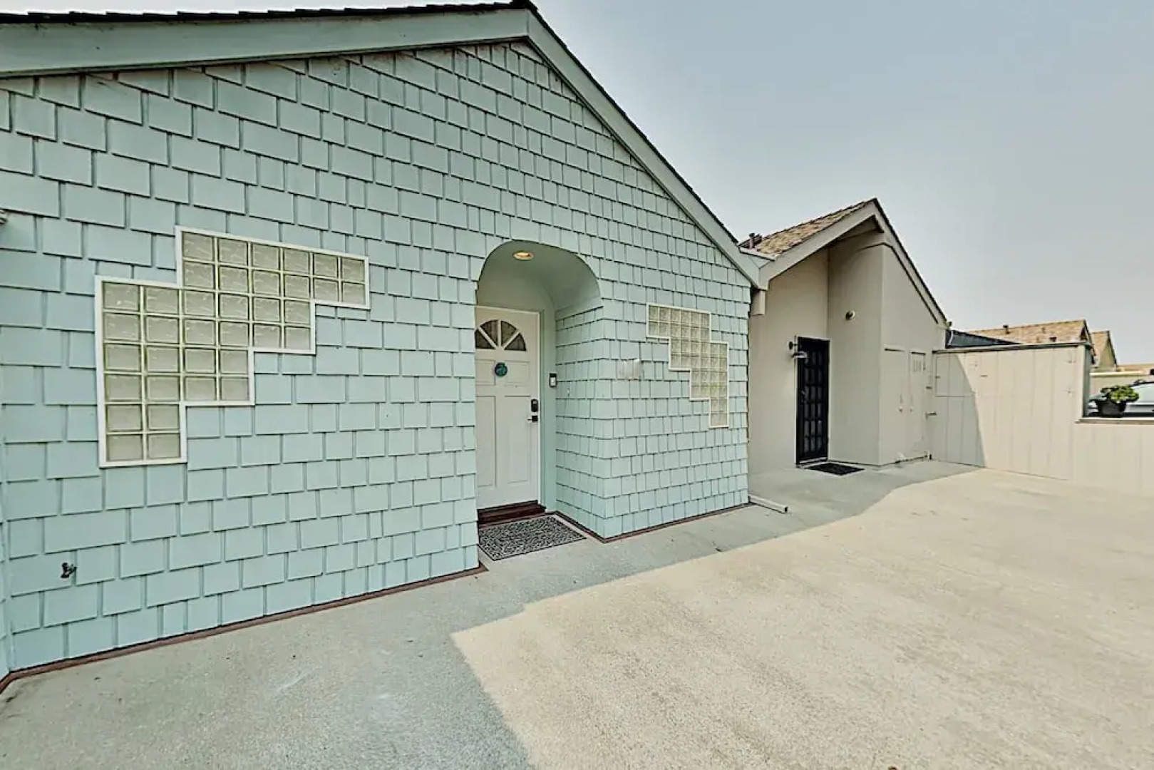 Mer De Calladonn - Ocean-View Oasis w/ Balcony townhouse