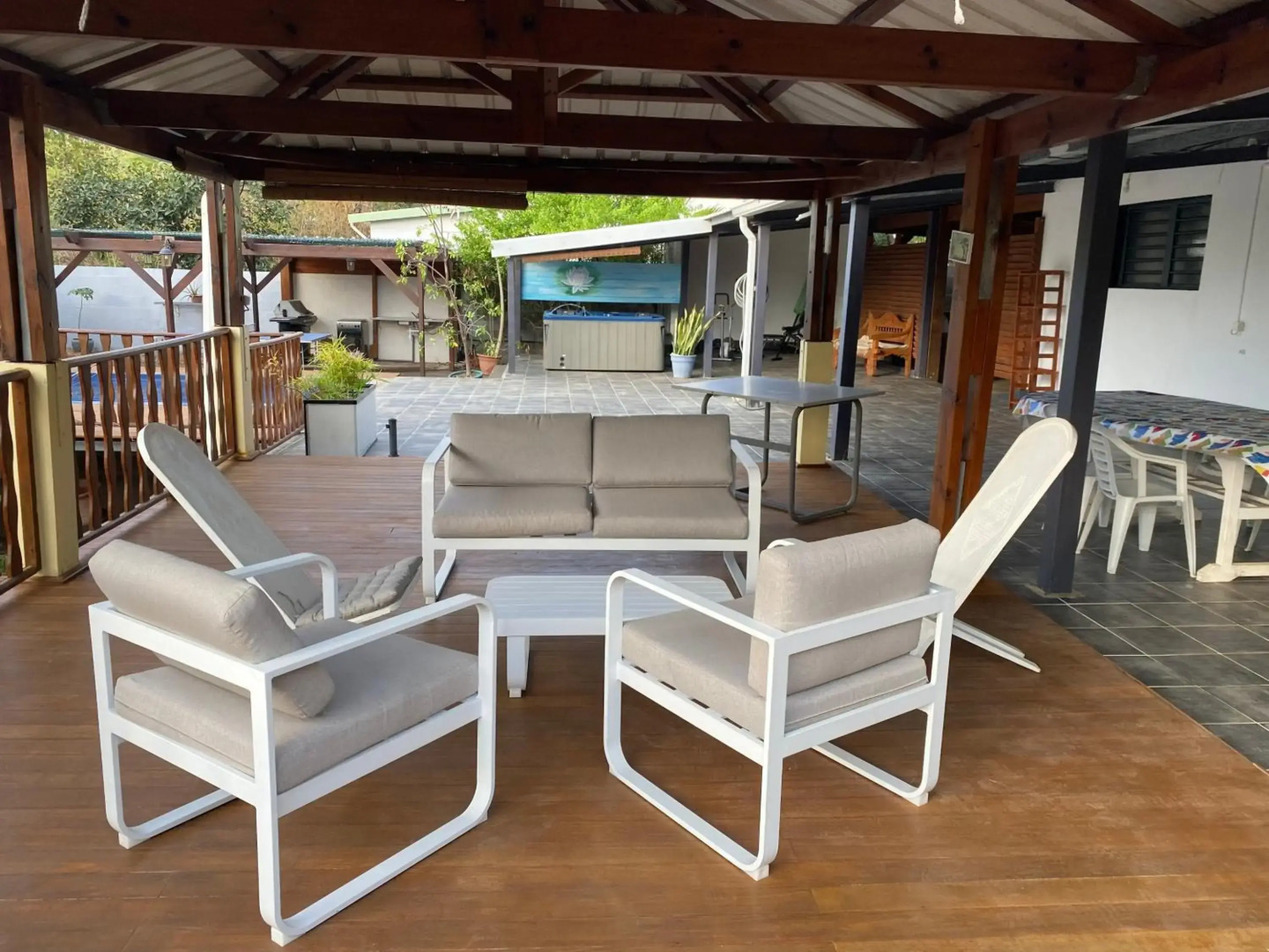 La Kaz Paille en Queue, Magnifique Villa F5 récemment rénovée avec piscine et Jacuzzi sur La Possession