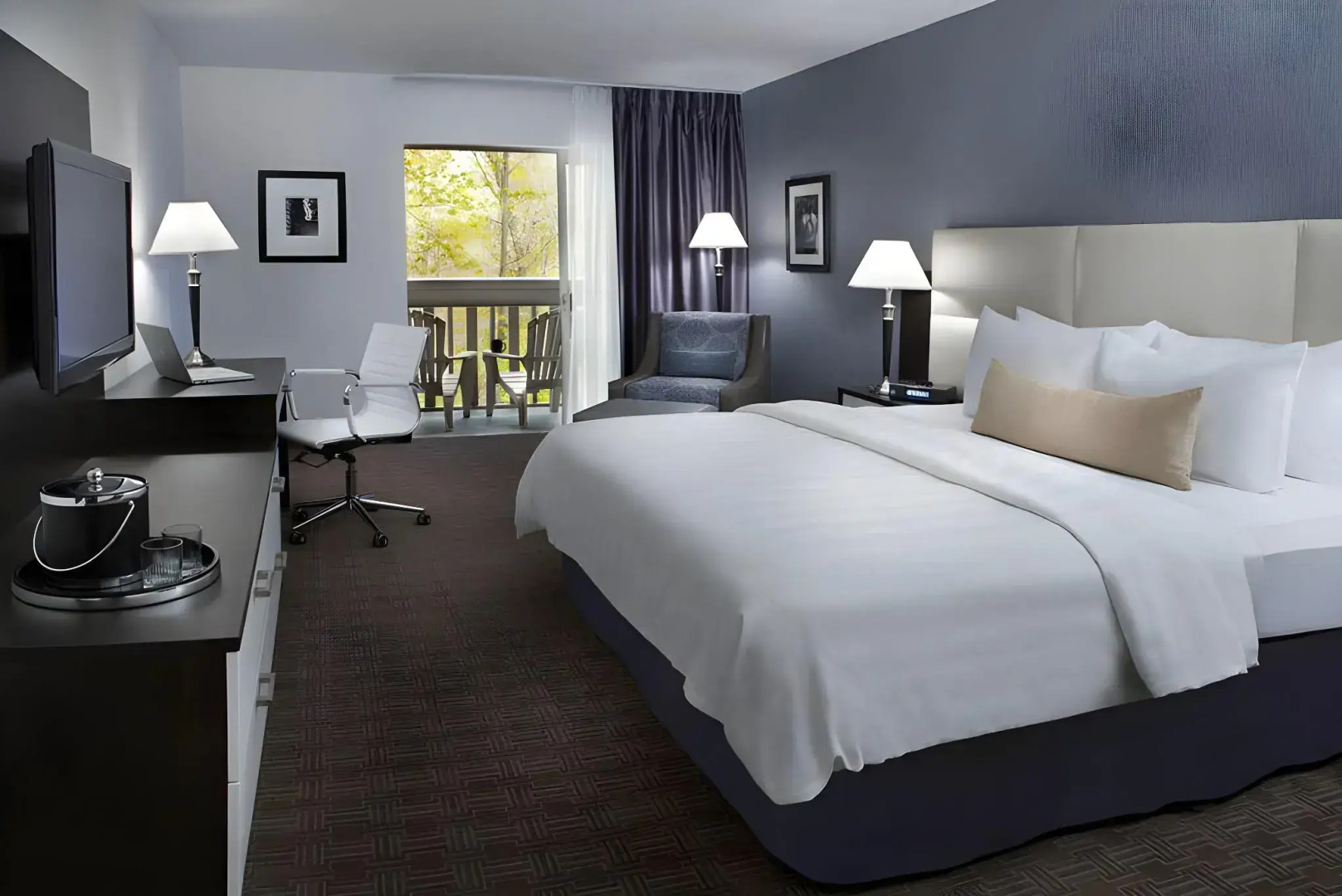 Toronto Don Valley Hotel and Suites