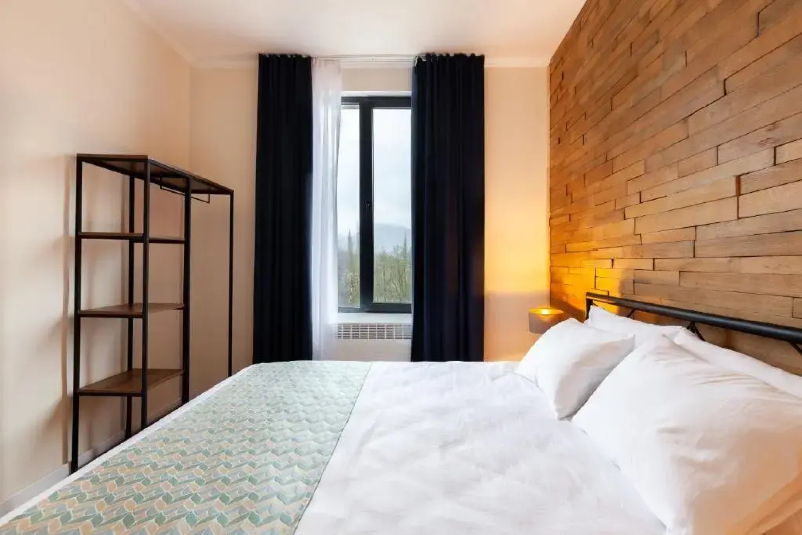 Недавно отремонтированное бунгало с тремя спальнями в сельском районе