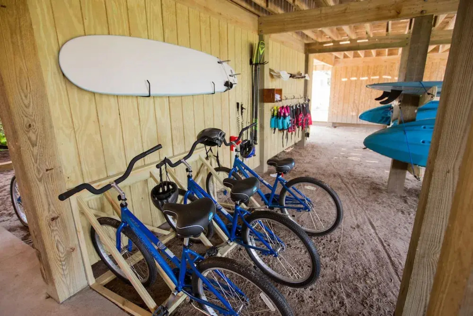 The Burrus House Inn Waterfront Suites