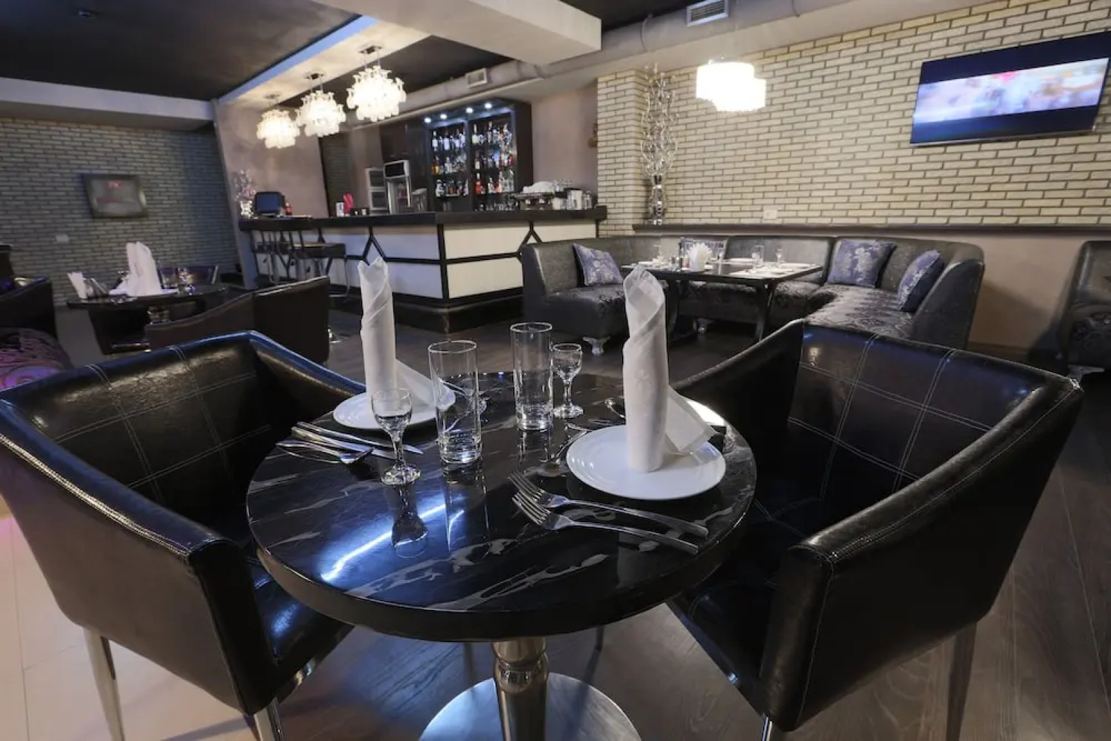 Отель Zargaron Plaza