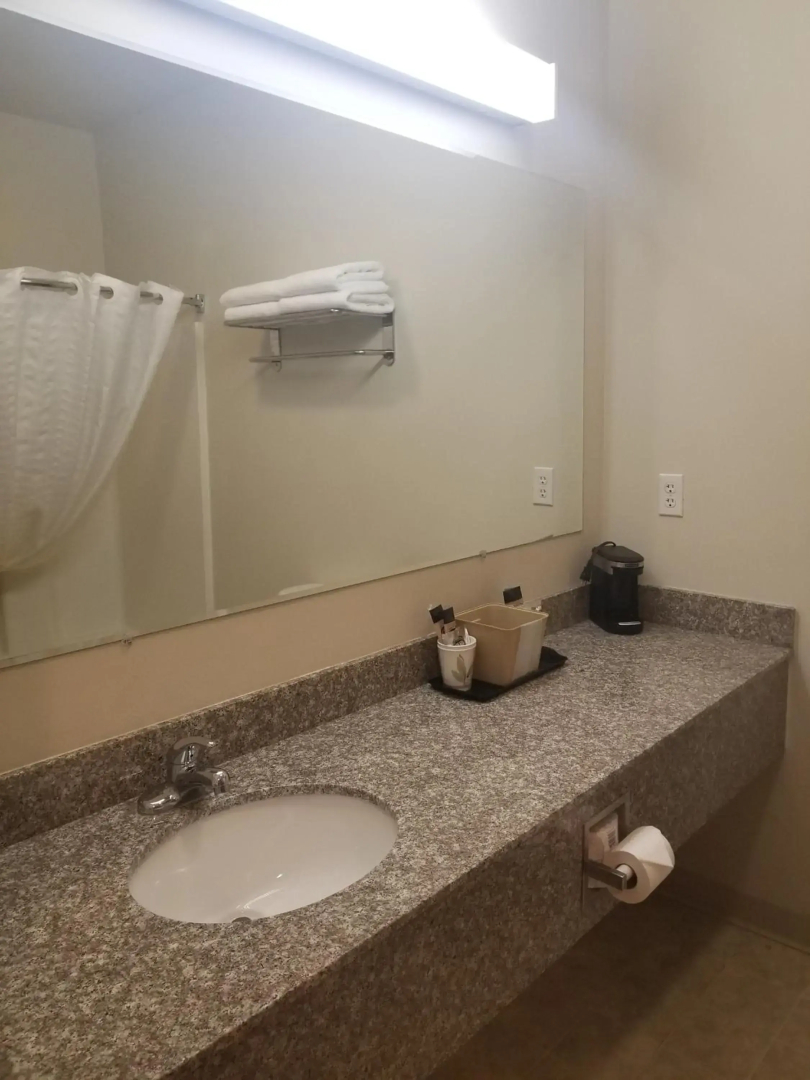 Grand View Inn & Suites