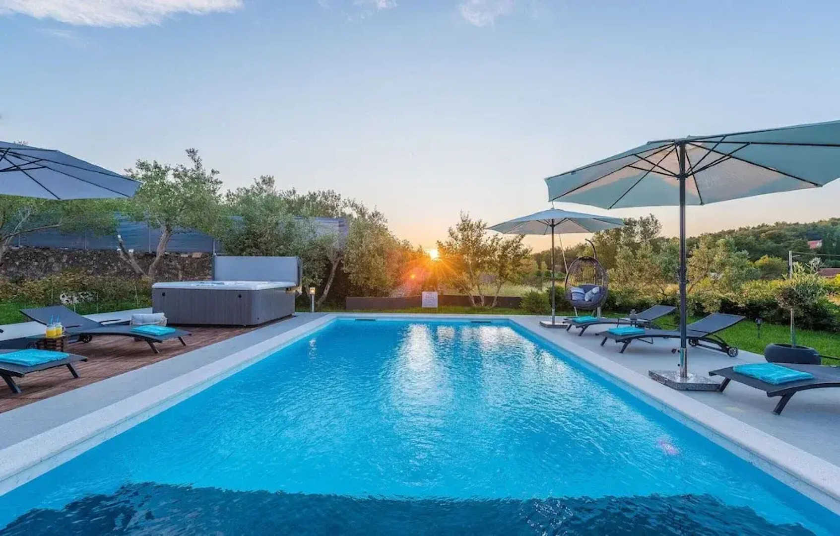 Awesome Home in Zdrelac with Outdoor Swimming Pool, Hot Tub, 3 Bedrooms