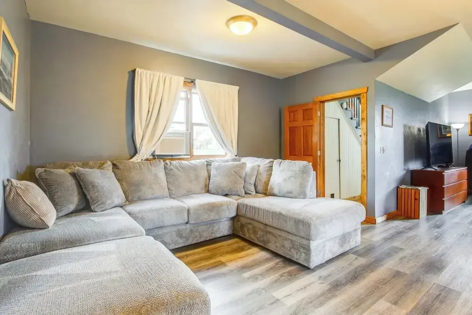 Algoma Retreat: Near Beach, Game Room, Yard