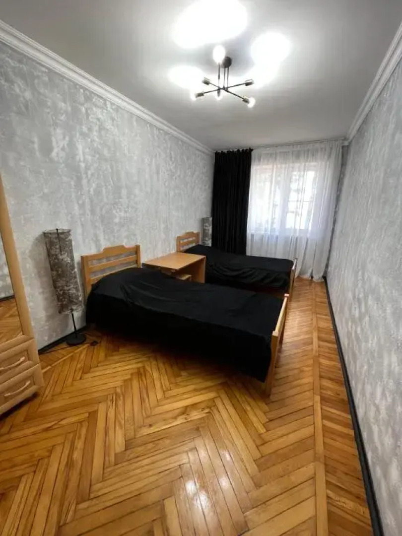 2-x комнатные апартаменты в центре Гагры, 1-я линия