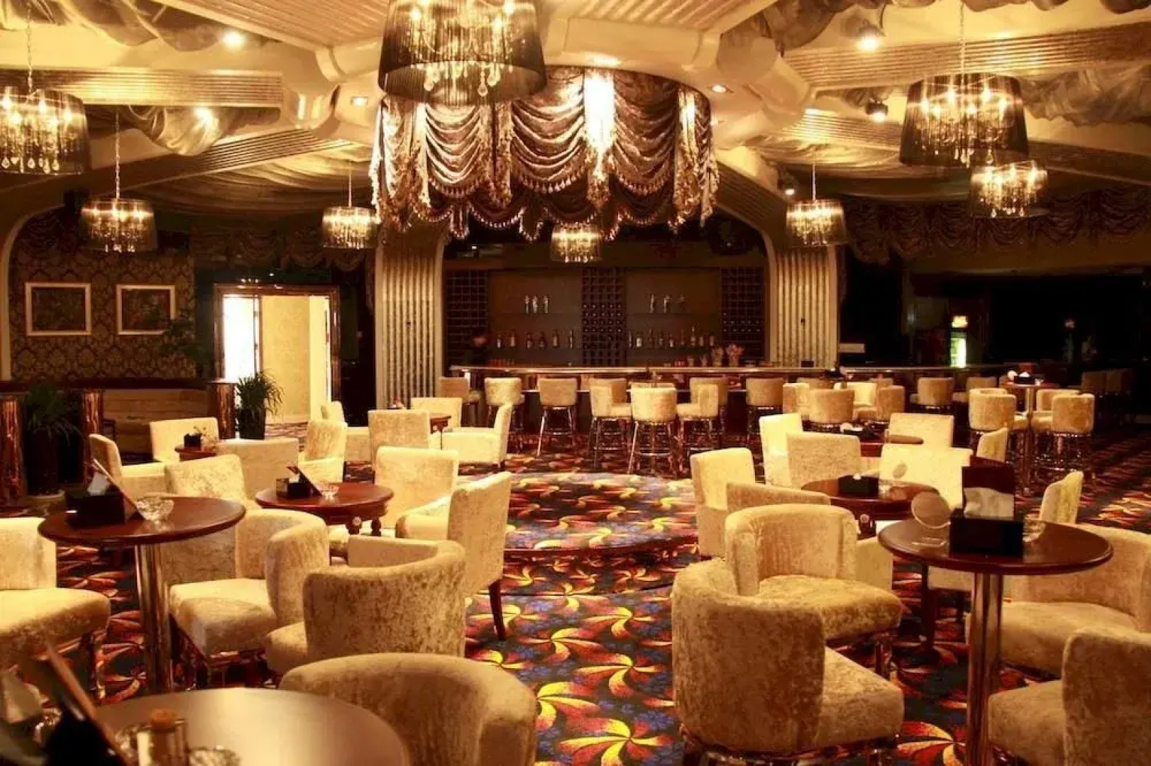 Oriental Luoma Hotel