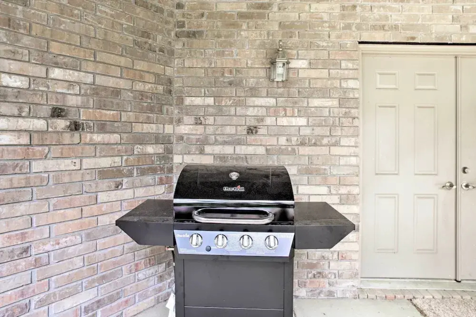 Bentonville Home w/ Pool Table, 2 Mi to Downtown!