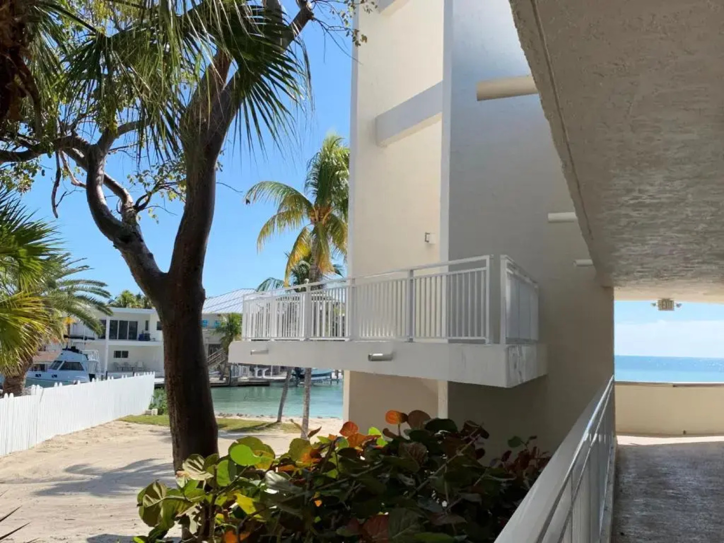 Caloosa Cove Resort & Marina