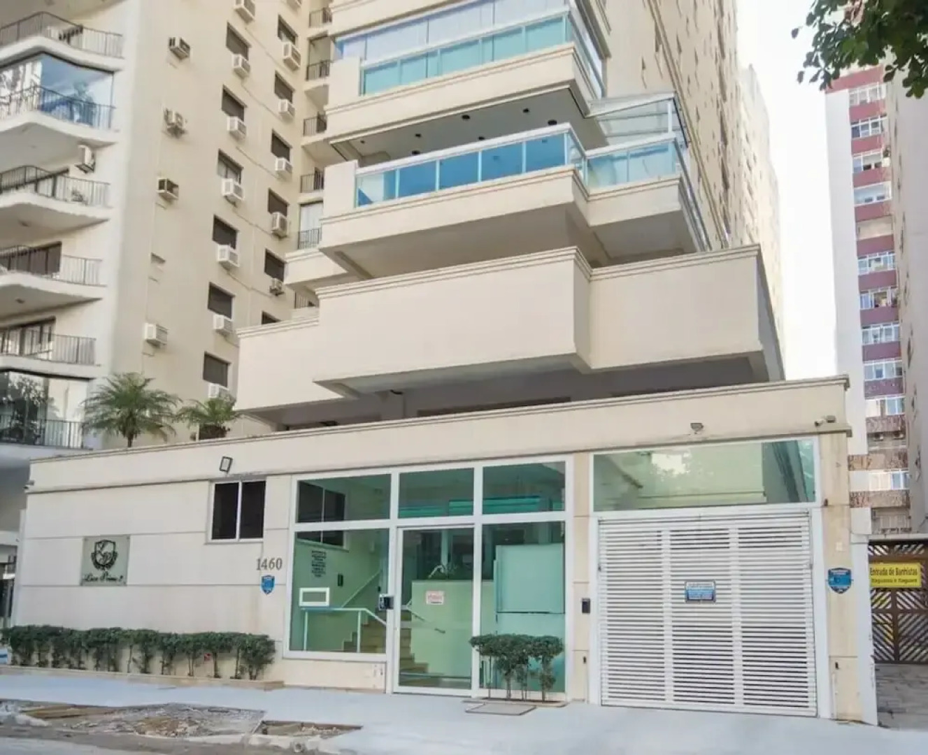 Apto pet Friendly c Churrasqueira a 100m da Praia