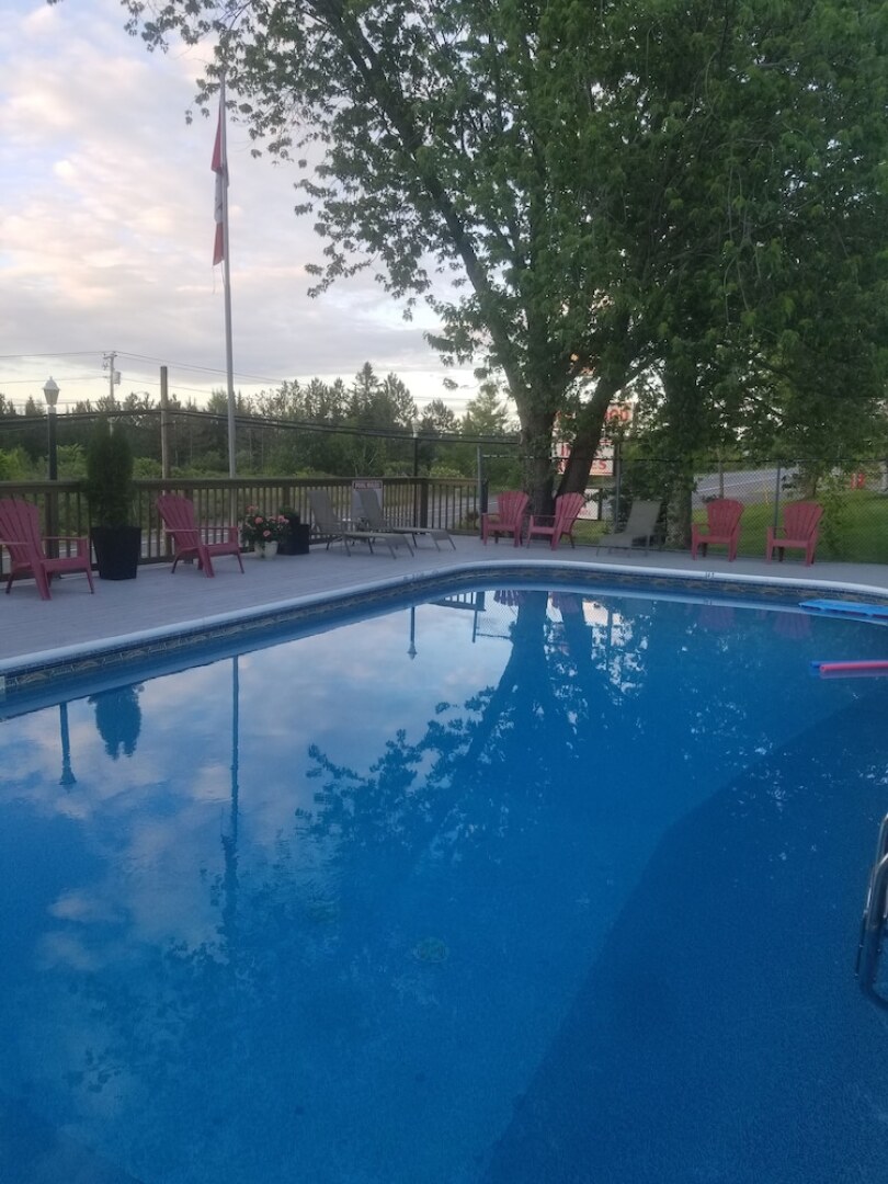 Silverwood Inn & Suites