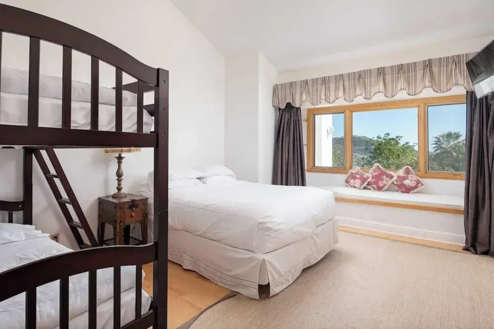 Two Estates w/ Pools, Hot Tubs, Game Rooms, Valley Views & Tennis Court Near Beaches & Wineries