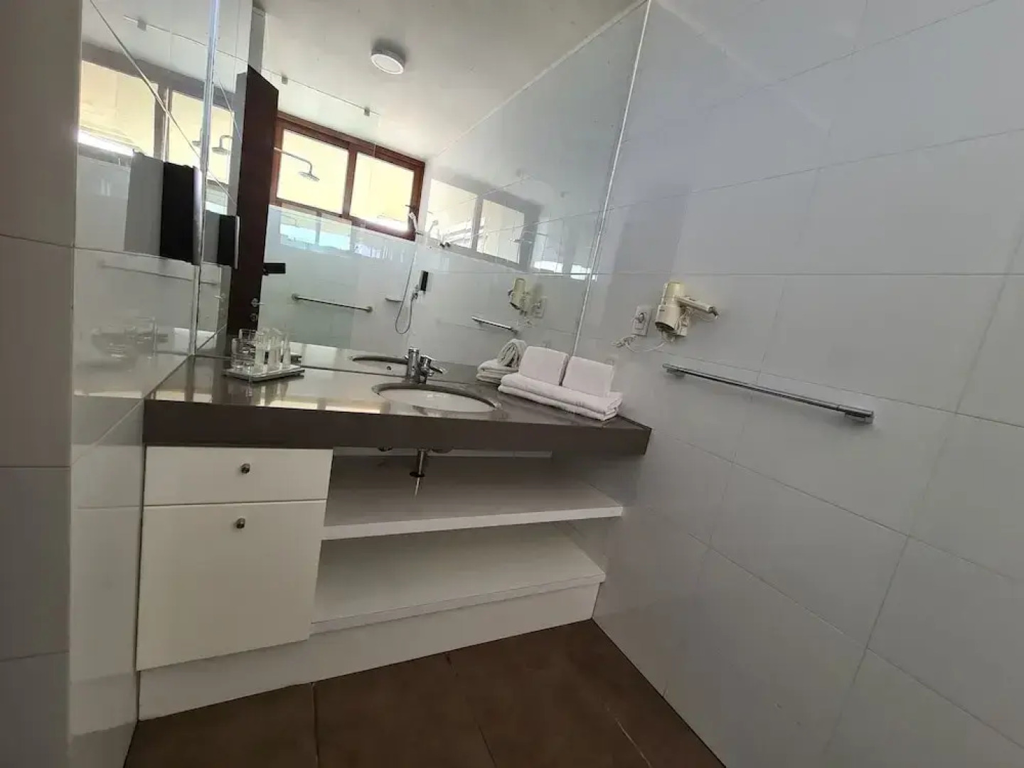 Hotel y Cabañas Hornitos - Caja Los Andes