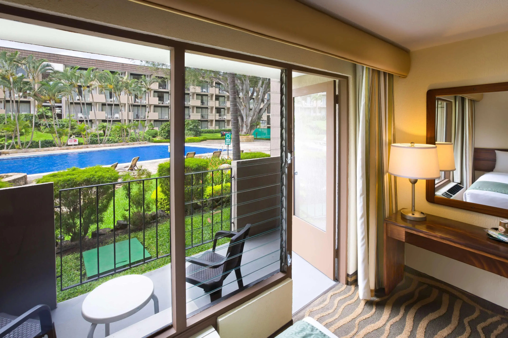 Irazu Hotel & Studios