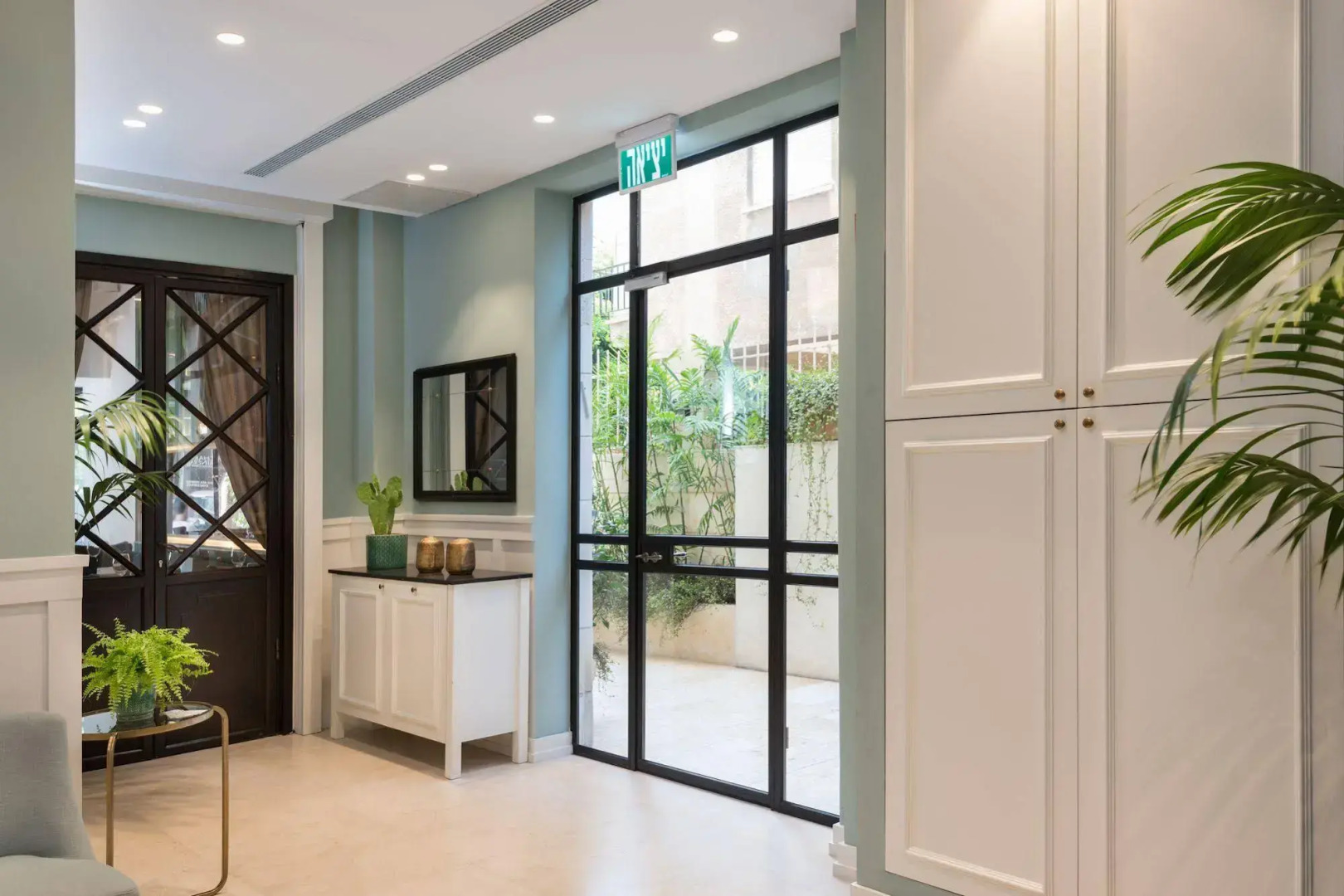 Dizengoff Suites Hotel