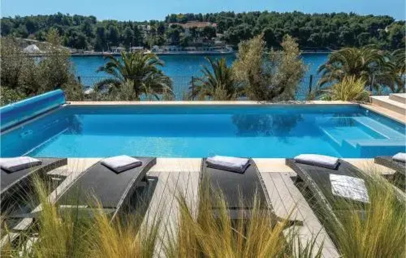 Four-Bedroom Holiday Home in Milna