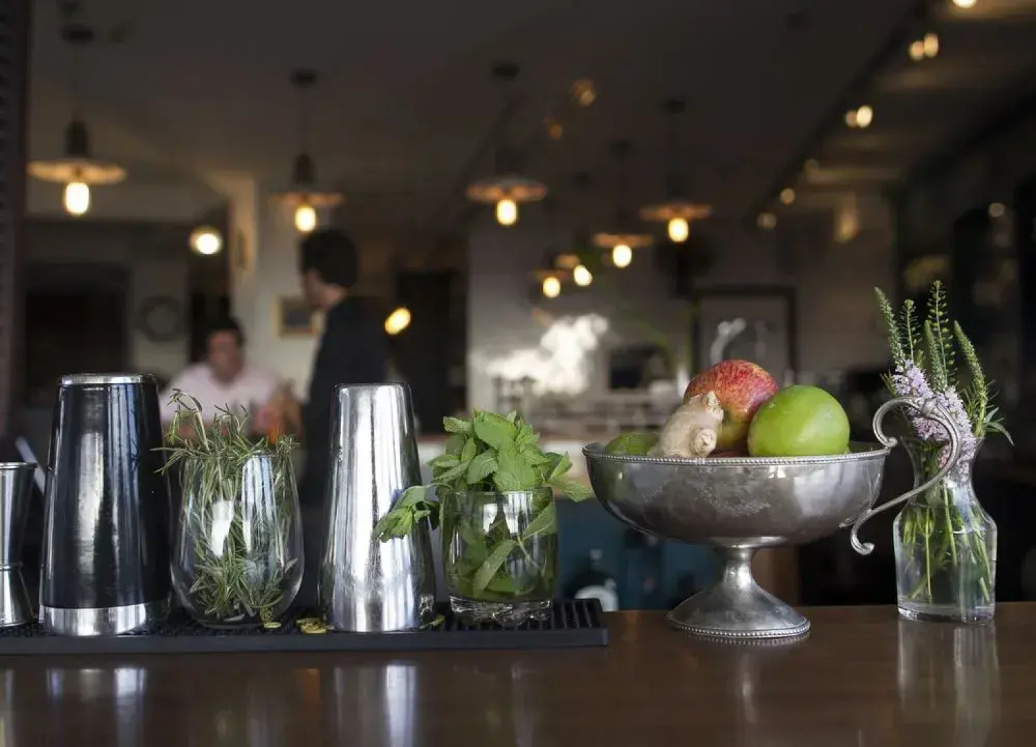 Gordon Hotel & Lounge