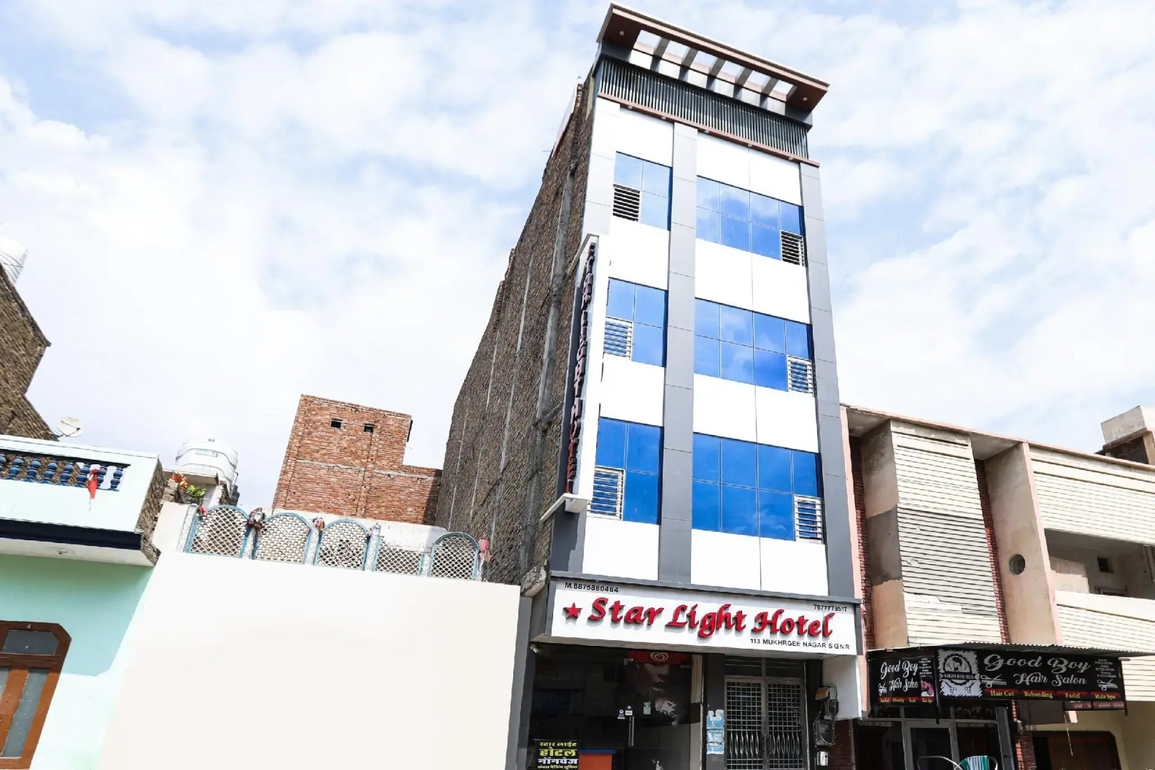 OYO 71693 Starlight Hotel