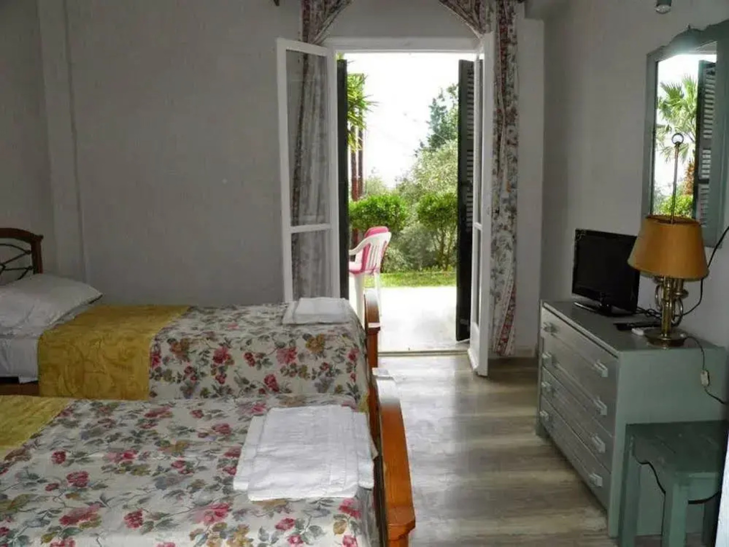 Veroniki Studios & Apartments