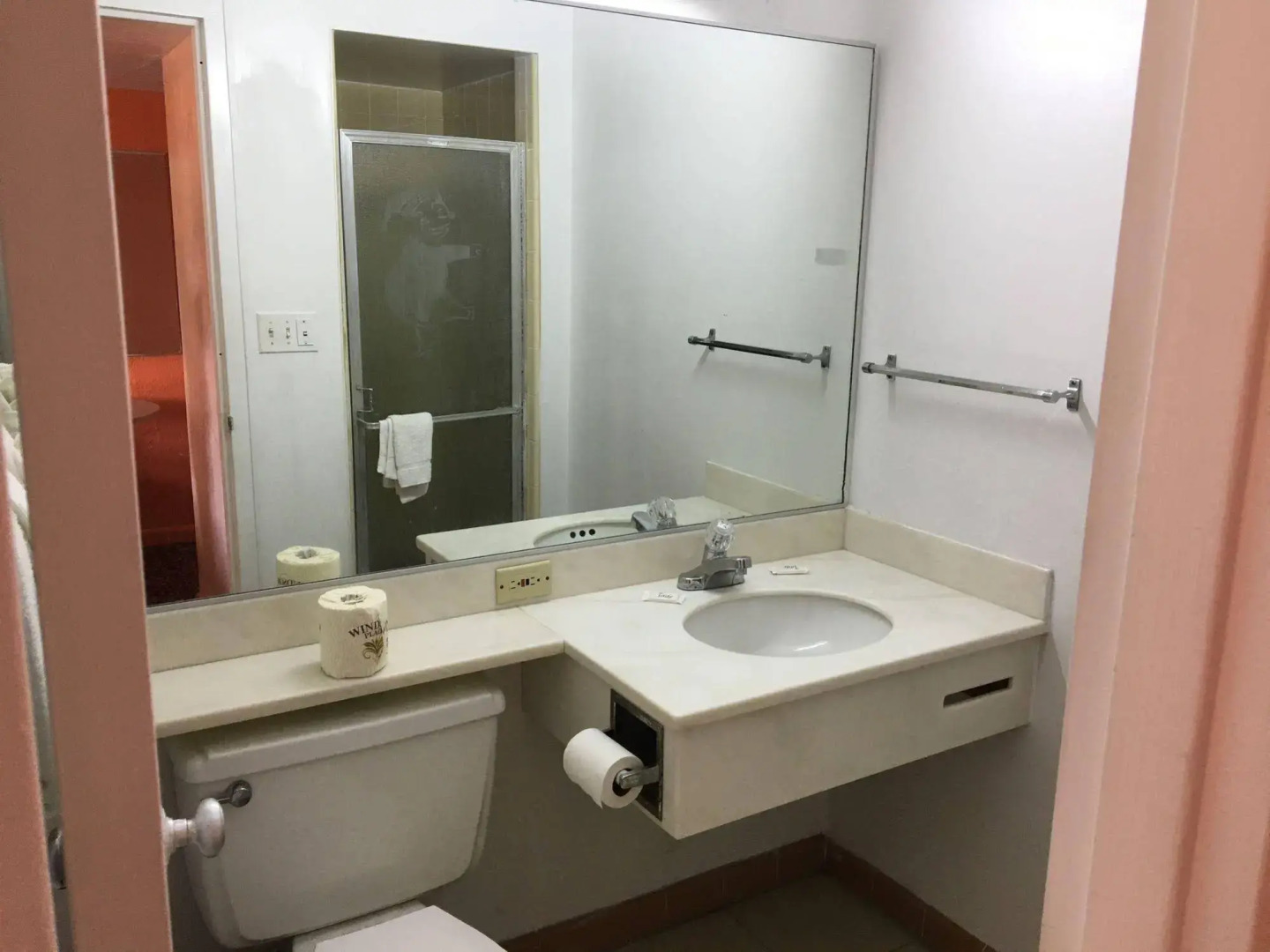 Fountain Inn & Suites